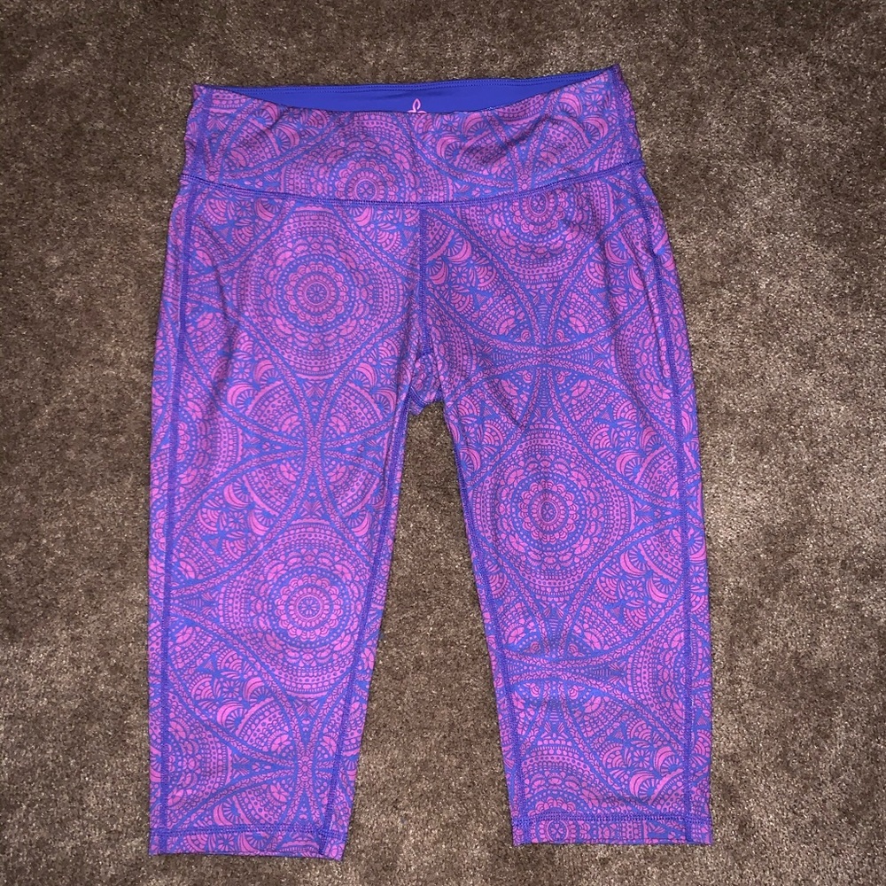 prAna patterned capri leggings